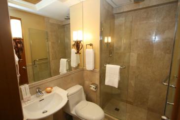 crown regency prince resort_bathroom