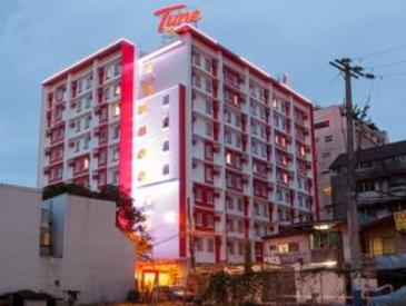 tune hotel makati_facade