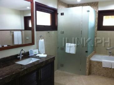 bohol beach club_bathroom