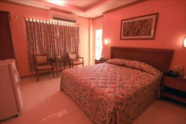 pacific breeze hotel_grand jacuzzi