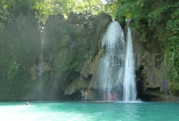 cebu tourist spots_kawasan falls