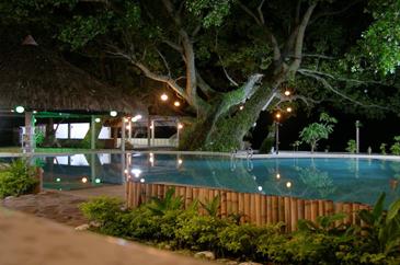 golden sunset camiguin_swimming pool