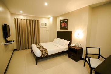 main hotel and suites cebu_queen room